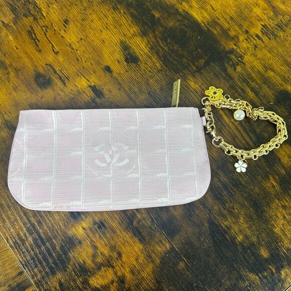 Chanel CC Travel Line Accessory Pouch Bag Cosmetics Credit Cards - Picture 1 of 16